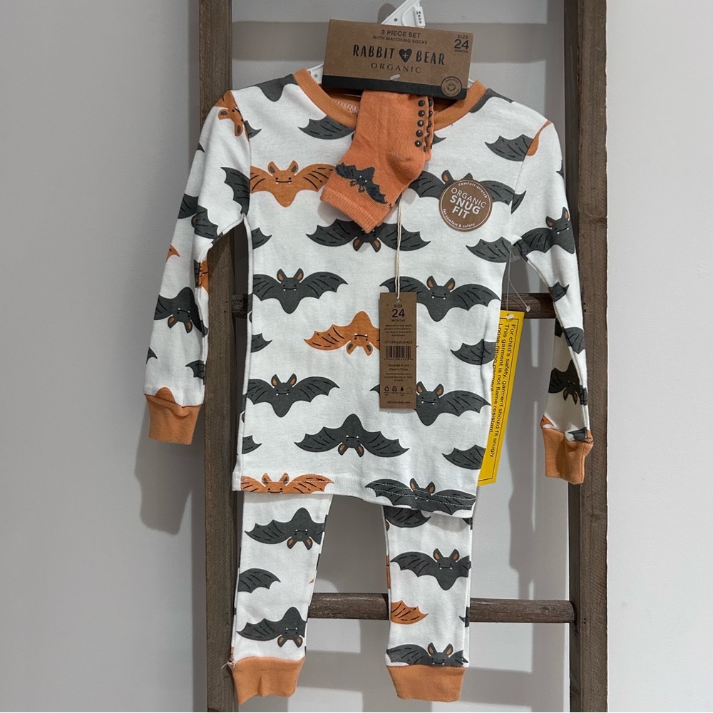 Rabbit + Bear Organic Halloween Pajama Set With Socks Size 24 Month Toddler NWT